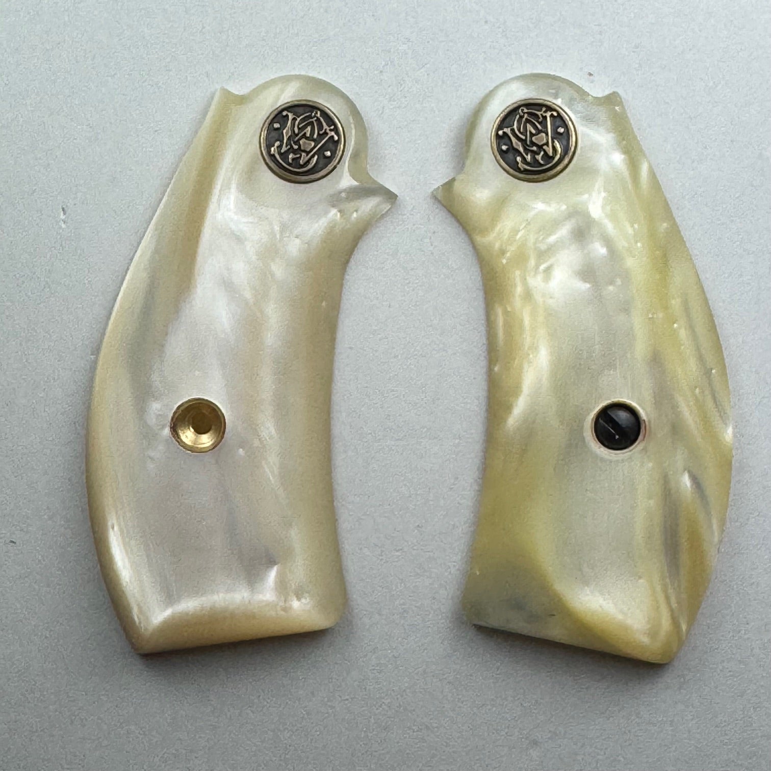 S&W J Frame Round Butt simulated Pearl Grips